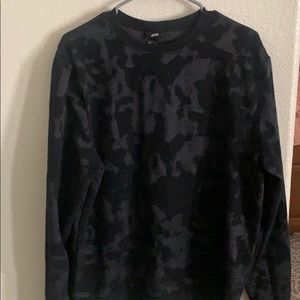 Mens large black camo sweater